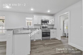 406 W 6th St in Bonham, TX - Foto de edificio - Building Photo