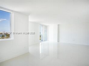 244 Biscayne Blvd, Unit # 1503 in Miami, FL - Building Photo - Building Photo