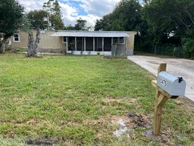 3475 Populatic St in Mims, FL - Building Photo