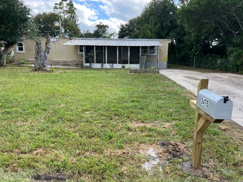 3475 Populatic St in Mims, FL - Building Photo