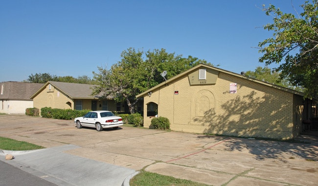 5521-5525 Beaty St in Fort Worth, TX - Foto de edificio - Building Photo