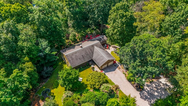 92 Kenmore Rd in Bloomfield, CT - Building Photo - Building Photo