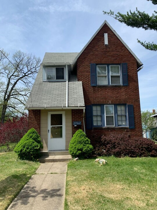 1962 Tonawanda Ave in Akron, OH - Building Photo