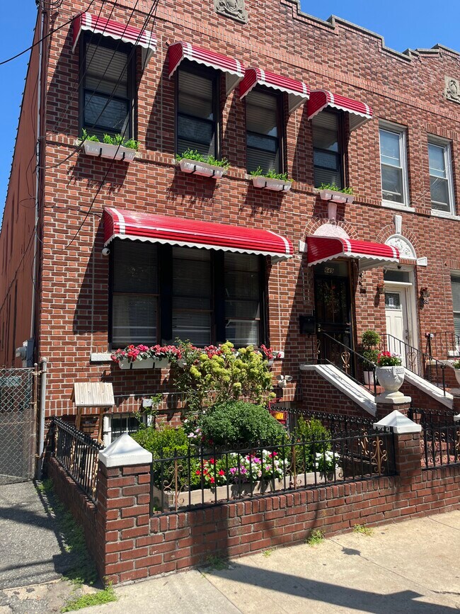 649 Winthrop St, Unit 649