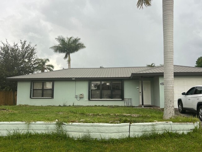 property at 1672 SW Schleicher Ln