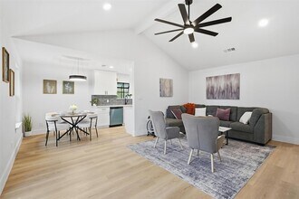 763 Lakeside Dr in Rockwall, TX - Foto de edificio - Building Photo