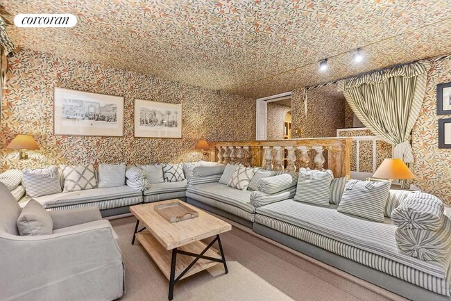 property at 3 Pierrepont Pl