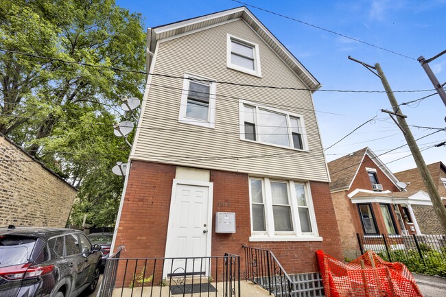 3040 W Medill Ave, Unit 3