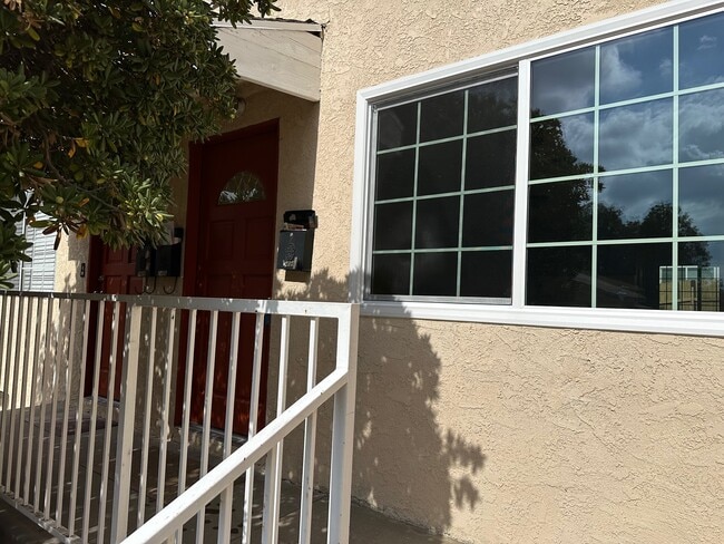 2406 Florencita Ave in Montrose, CA - Building Photo - Building Photo