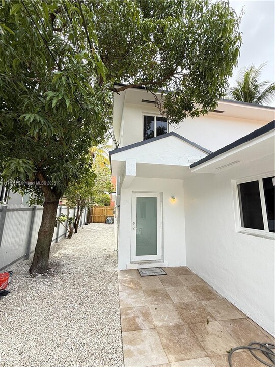 236 NE 55th Terrace in Miami, FL - Building Photo
