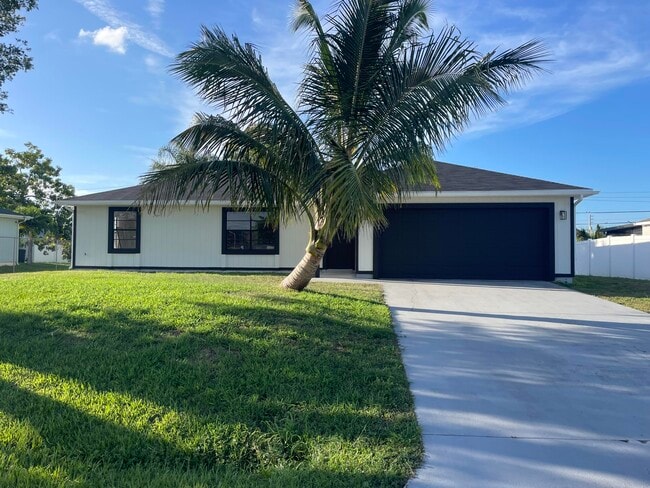 933 SW Liberty Ave in Port St. Lucie, FL - Building Photo - Building Photo