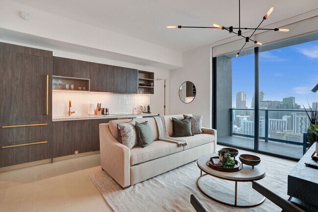 601 NE 1st Ave in Miami, FL - Building Photo - Building Photo