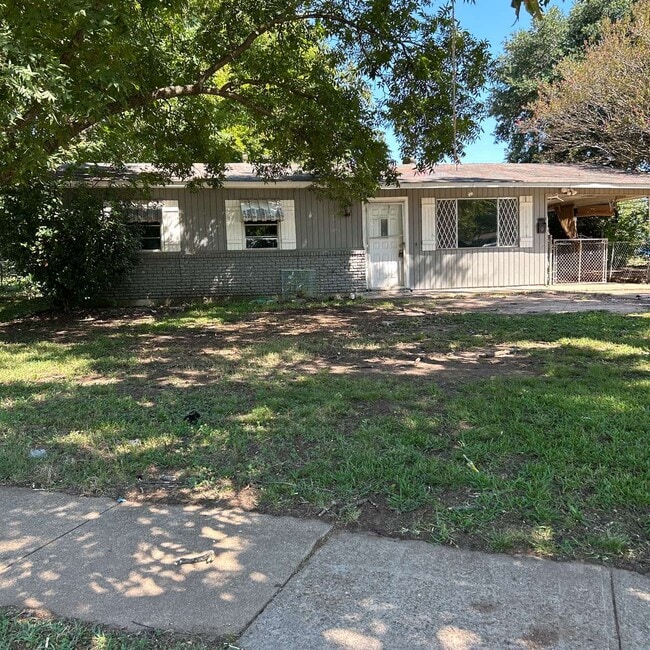 property at 2802 Hood Dr