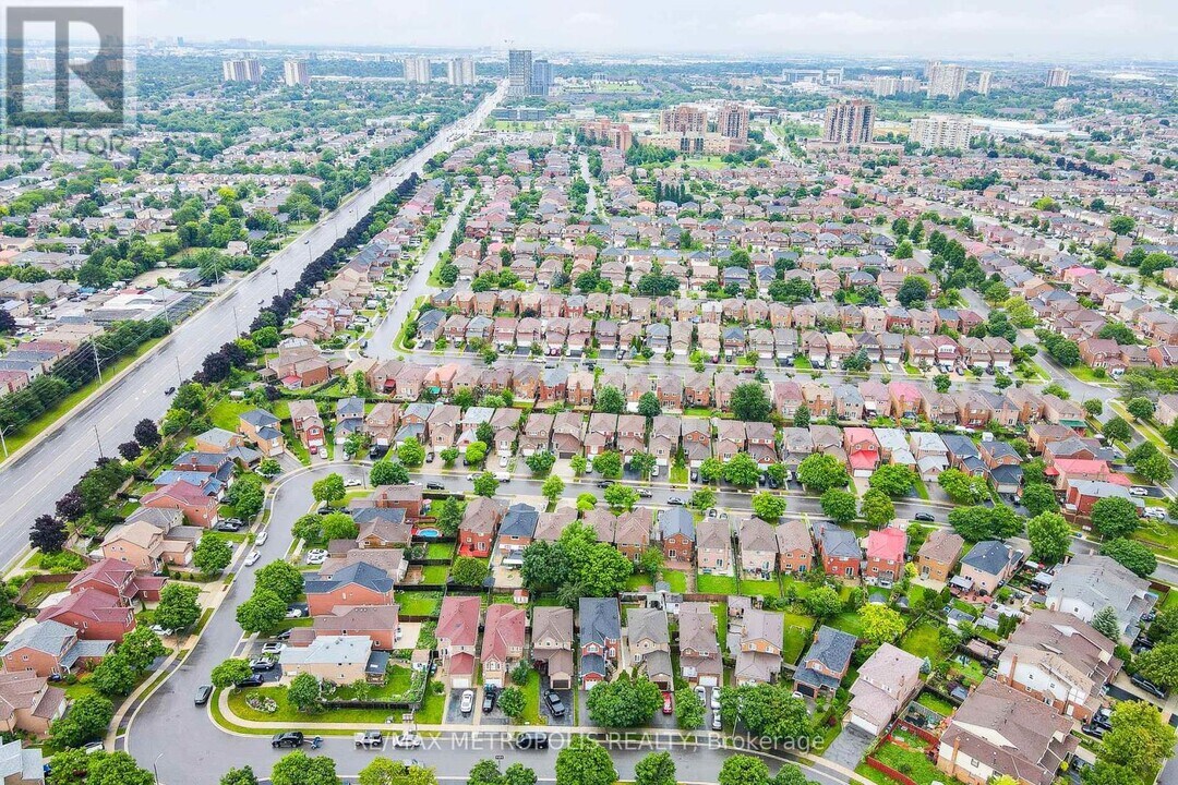60 Cranberry Crescent in Brampton, ON - Building Photo