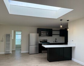 2 Hermosa Ave, Unit 1 in Hermosa Beach, CA - Building Photo - Building Photo