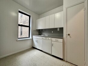 590 Fort Washington Ave in New York, NY - Building Photo - Building Photo