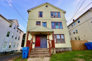 660 W Main St in New Britain, CT - Building Photo