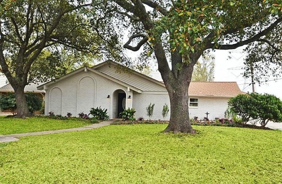 2502 Hollow Hook Rd in Houston, TX - Foto de edificio