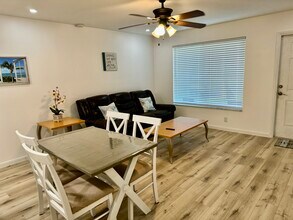 622 SE 2nd Ave, Unit Seashell 5 in Boynton Beach, FL - Foto de edificio - Building Photo