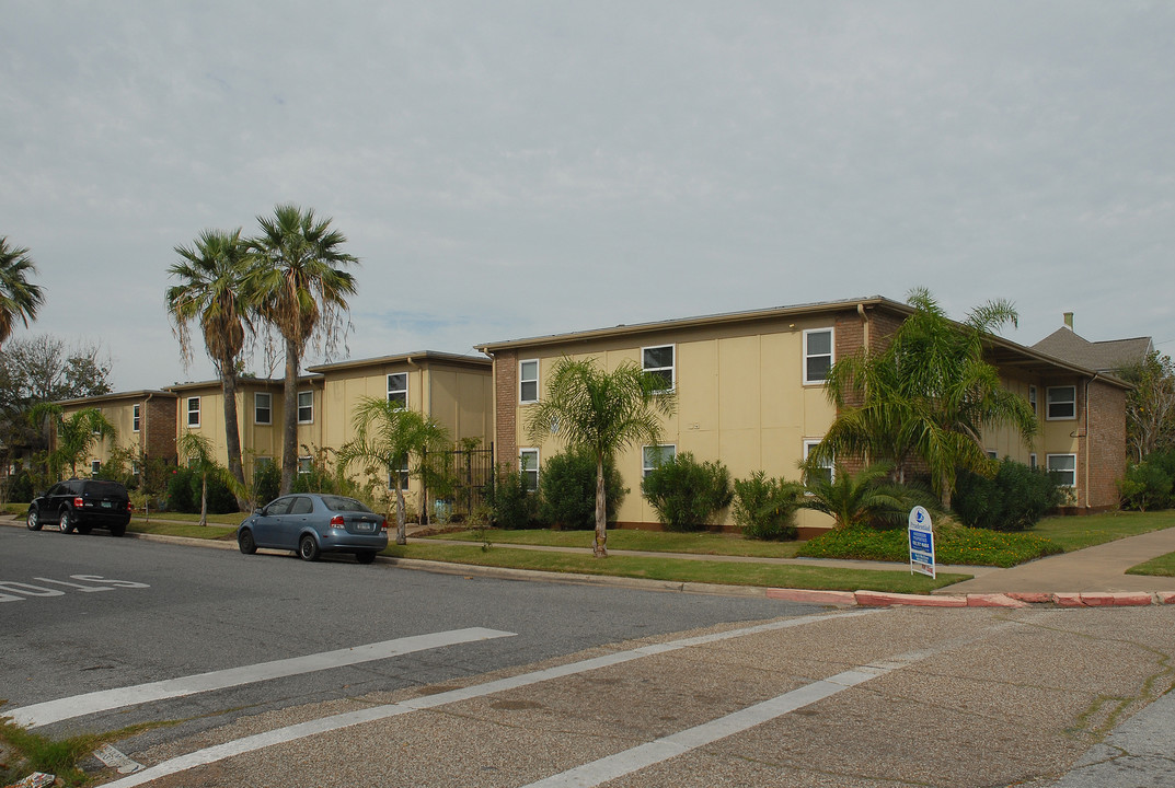 2502 Avenue L in Galveston, TX - Foto de edificio