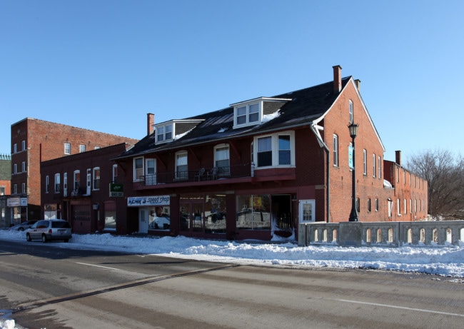 6 E Market St