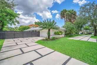 9121 SW 102nd St in Miami, FL - Building Photo - Building Photo