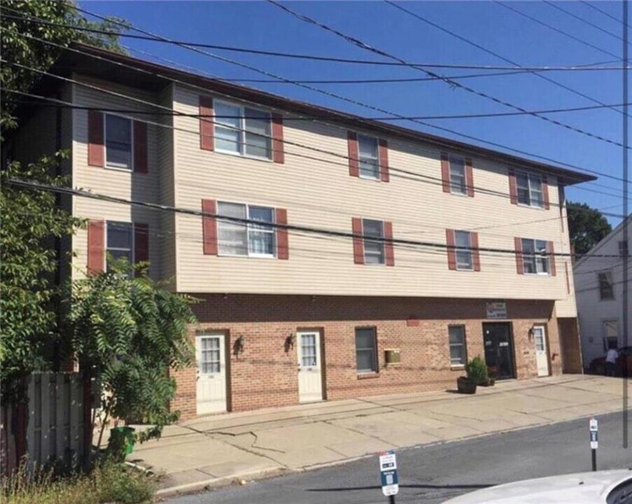 45 E Raspberry St in Bethlehem, PA - Building Photo