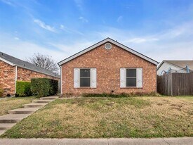 2806 Harvest Lake Dr in Irving, TX - Building Photo