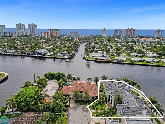 2584 SE 12th St in Pompano Beach, FL - Building Photo - Building Photo