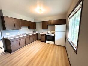 822 Menomonie St in Eau Claire, WI - Building Photo - Building Photo