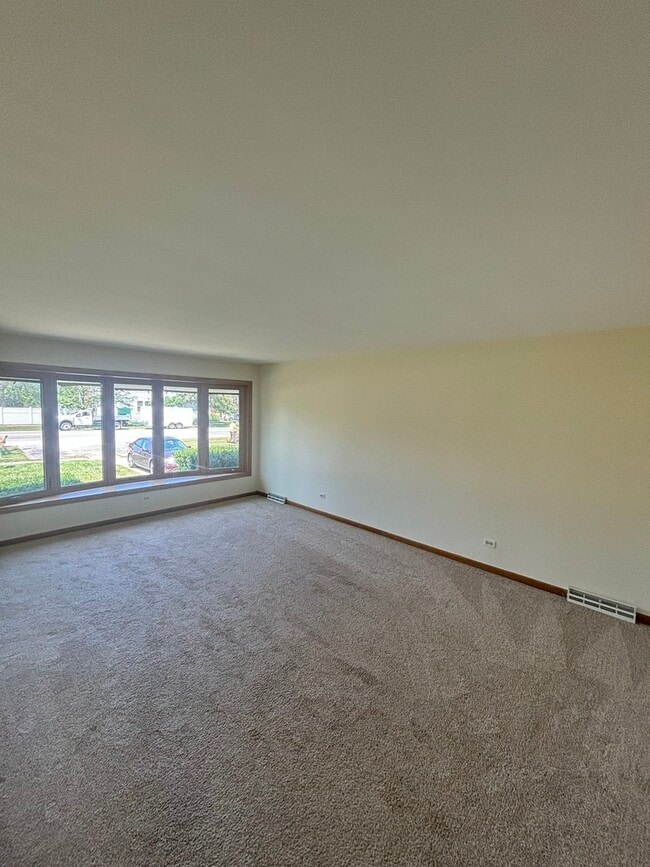 504 E Butterfield Rd in Elmhurst, IL - Building Photo - Building Photo