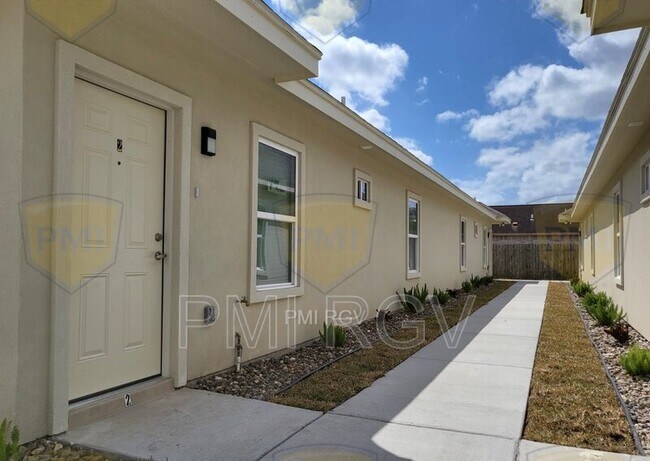 1037 French Ave in Edinburg, TX - Building Photo - Building Photo