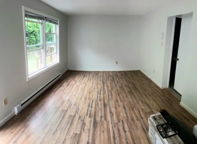 80 Wall St, Unit Unit A in Southbridge, MA - Foto de edificio - Building Photo