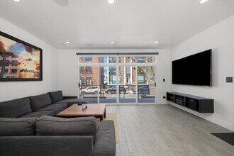 2915 W Lyndale St in Chicago, IL - Building Photo - Building Photo