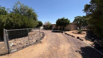 13207 Franceska Rd in Apple Valley, CA - Building Photo