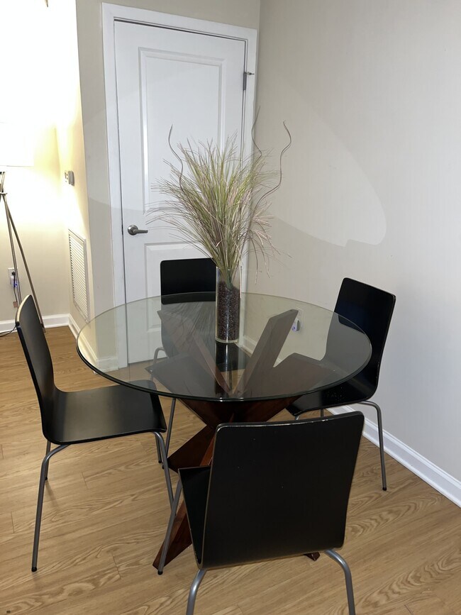 440 L St NW, Unit 106 in Washington, DC - Building Photo - Building Photo