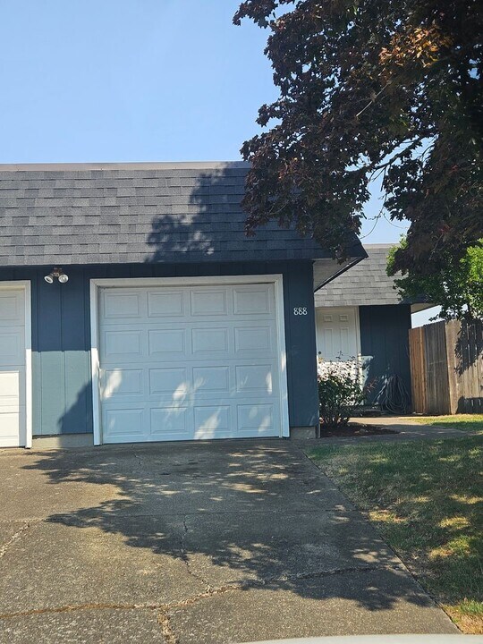 888 Shawnee Dr SE in Salem, OR - Building Photo