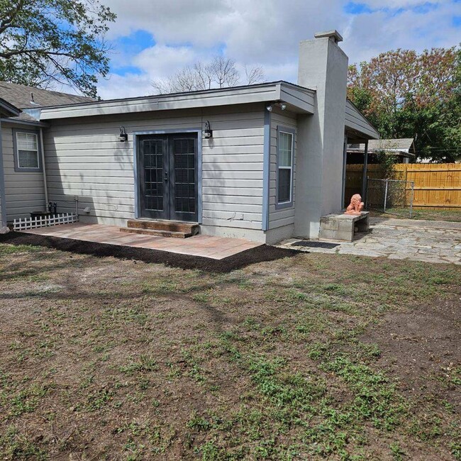 936 A St in Kerrville, TX - Building Photo - Building Photo