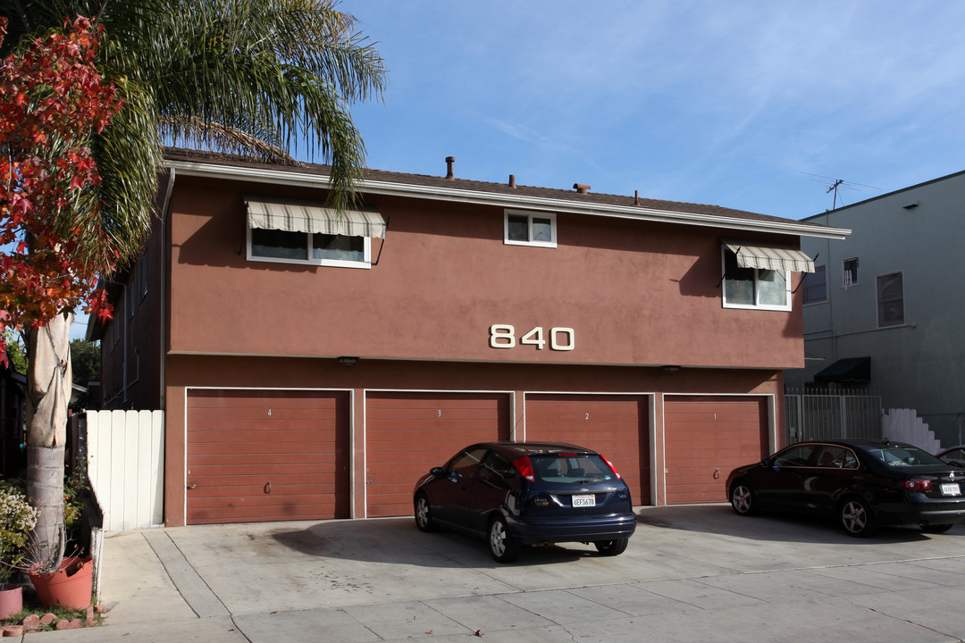 840 Ohio Ave in Long Beach, CA - Building Photo