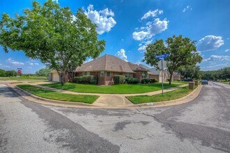 5501 Gateway Ln in Arlington, TX - Building Photo - Building Photo