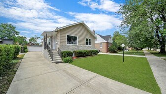 1428 S 21st Ave in Maywood, IL - Building Photo