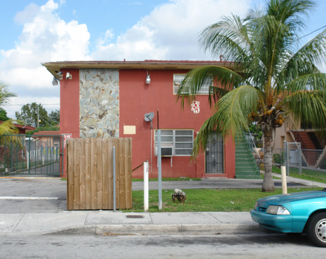 Camiland Apartments in Miami, FL - Foto de edificio - Building Photo