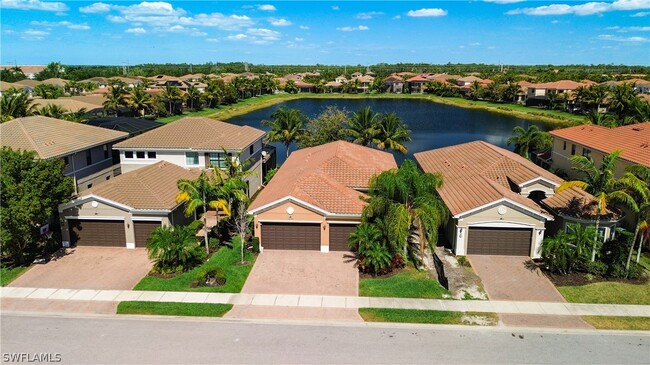 13783 Luna Dr in Naples, FL - Foto de edificio - Building Photo