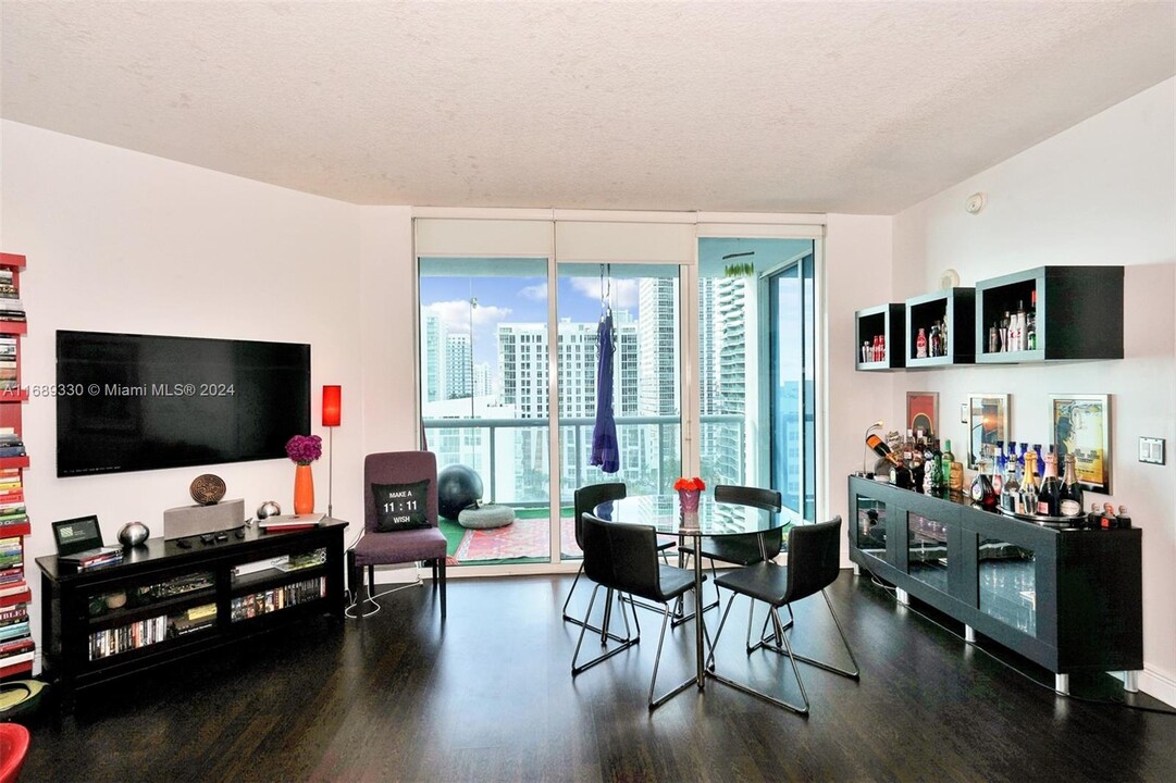 480 NE 30th St, Unit 1403 in Miami, FL - Building Photo