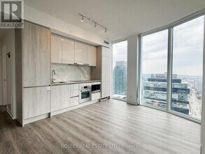 180 Front St E in Toronto, ON - Building Photo - Building Photo