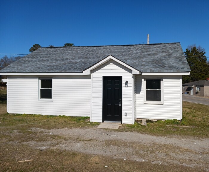 1662 State Rd S-29-552 in Lancaster, SC - Building Photo