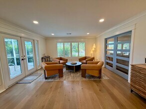 1833 Pandora Dr in Sarasota, FL - Building Photo - Building Photo