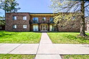 South Green Fields in South Euclid, OH - Building Photo