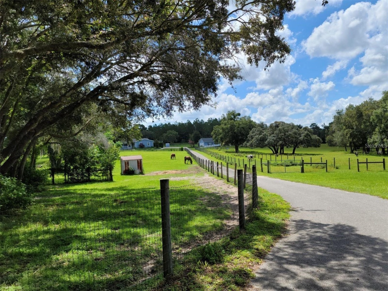 1474 W Jackson Hill Ct in Lecanto, FL - Foto de edificio