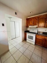 724 NE 4th St in Hallandale Beach, FL - Building Photo - Building Photo